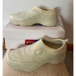 Propet Beige Slip-On Shoes Wash & Wear Quilted Upper Lightweight Size 11.5 (5E)